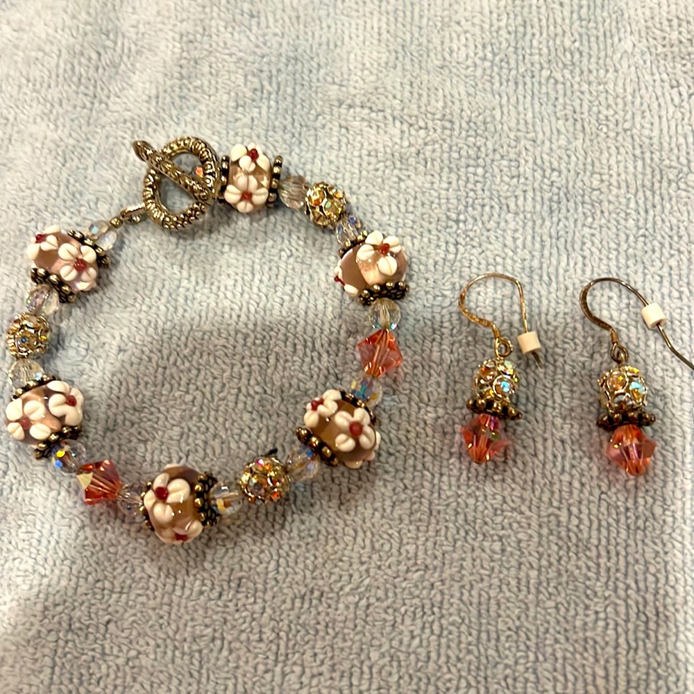 Beautiful handmade pink beaded bracelet with matching drop earrings